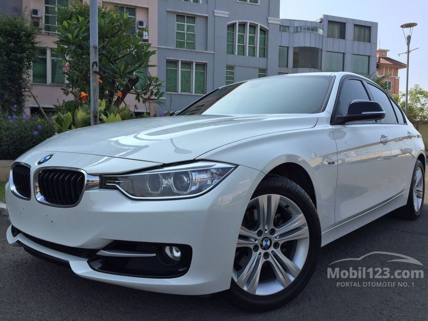 Jual Mobil BMW 320i 2014 Sport 2 0 di Bali Automatic Sedan 