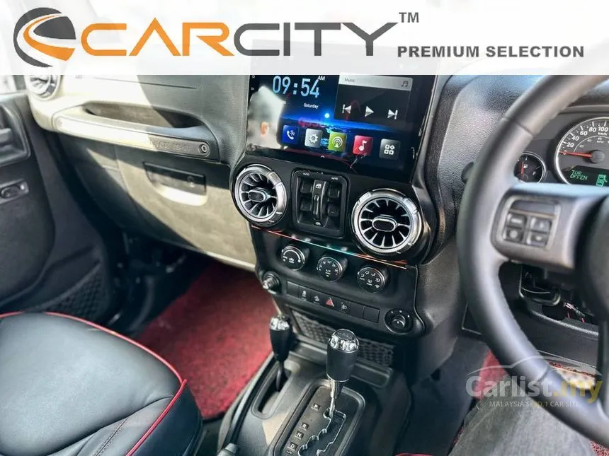 2013 Jeep Wrangler Unlimited Sahara SUV