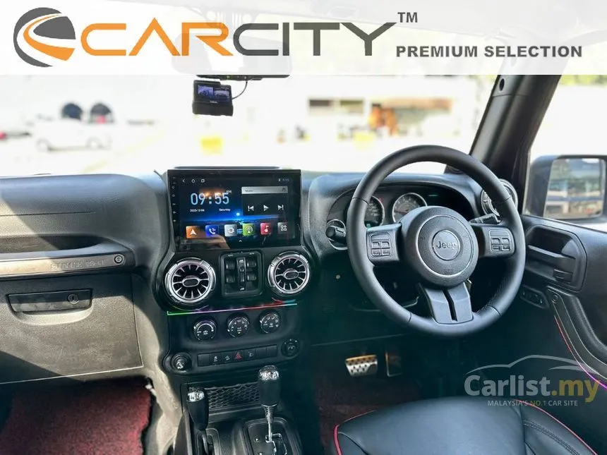 2013 Jeep Wrangler Unlimited Sahara SUV