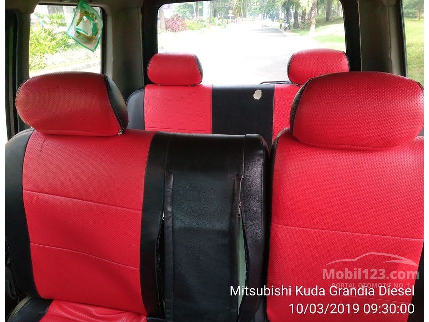 2002 Mitsubishi Kuda Grandia MPV