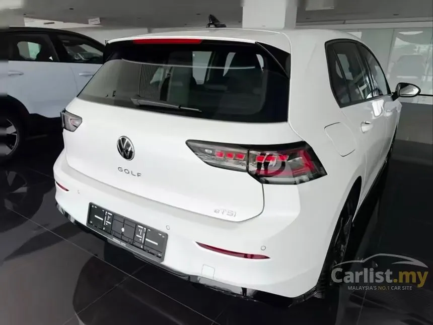 2026 Volkswagen Golf eTSI R-Line Hatchback