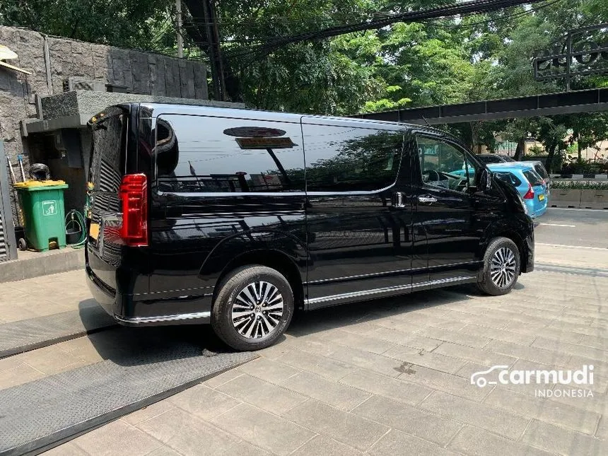 2024 Toyota GranAce Premium Van Wagon