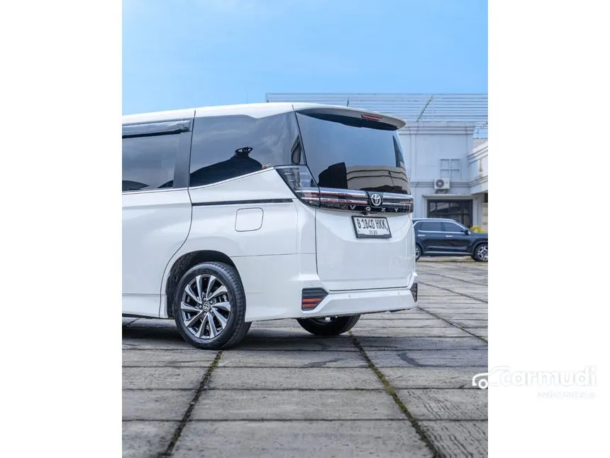 2023 Toyota Voxy (Premium Color) MPV