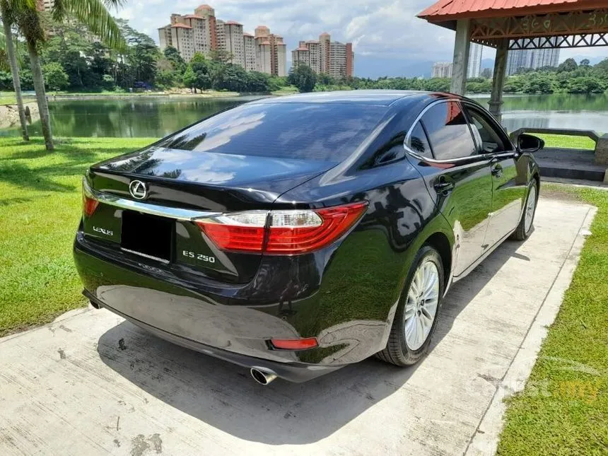 2014 Lexus ES250 Luxury Sedan