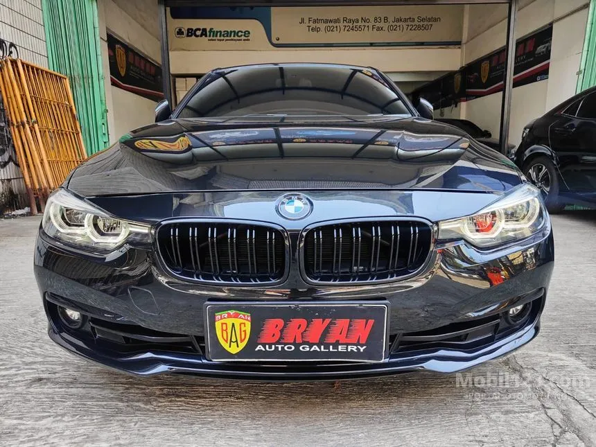 Jual Mobil BMW 320i 2019 Sport Shadow Edition 2.0 di DKI Jakarta Automatic Sedan Hitam Rp 488.000.000