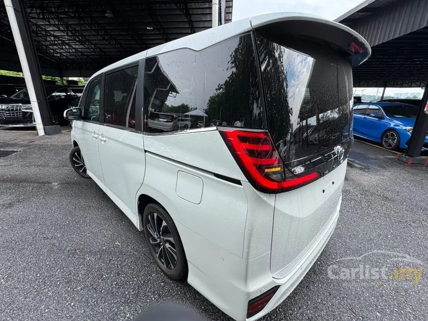 2022 Toyota Voxy S-Z MPV