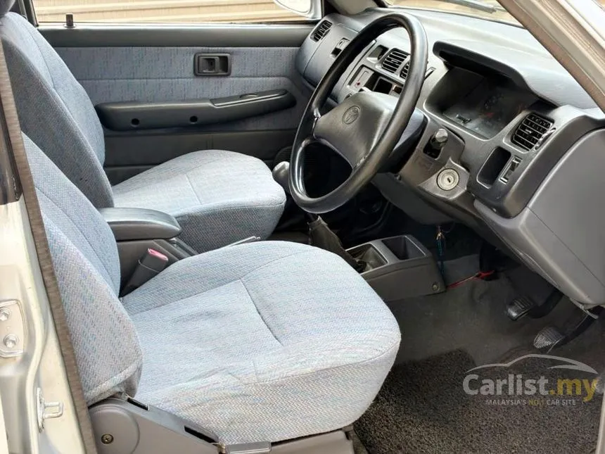 2000 Toyota Unser GLi MPV