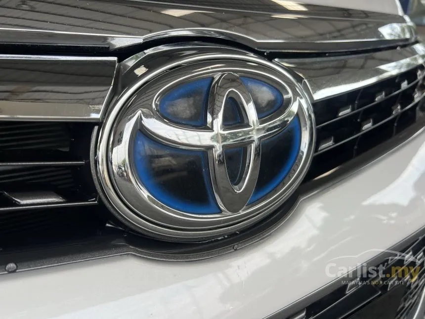 2018 Toyota Camry Hybrid Premium Sedan