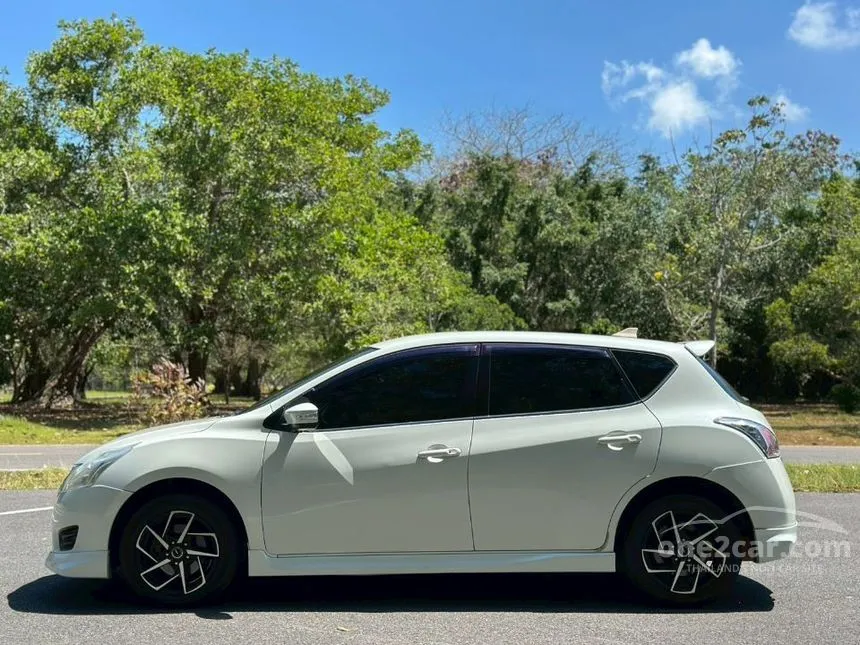 2014 Nissan PULSAR V Hatchback