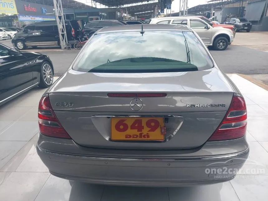 2004 Mercedes-Benz E200 Kompressor Avantgarde Sedan