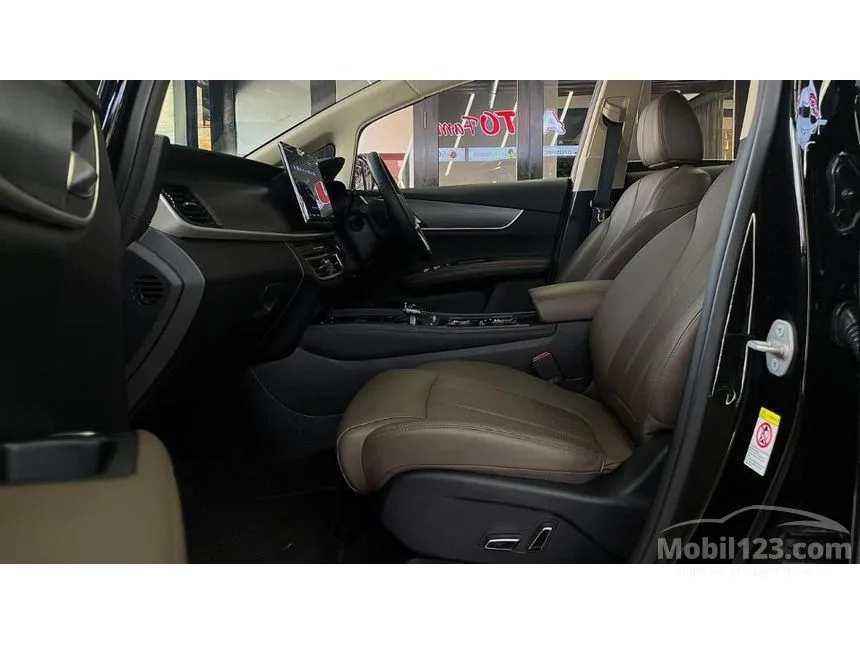 2024 BYD M6 Superior Captain 6 Seater MPV