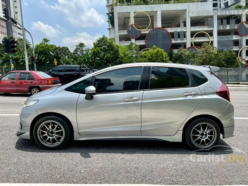 2019 Honda Jazz V i-VTEC Hatchback