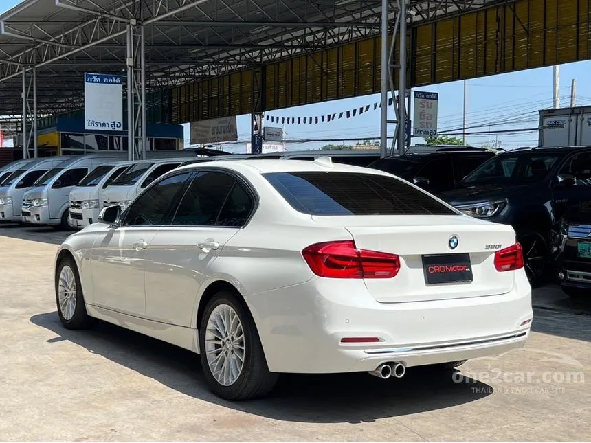 2017 BMW 320i Sedan