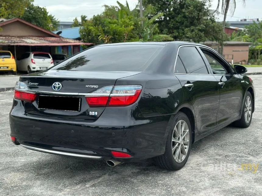 2017 Toyota Camry Hybrid Luxury Sedan