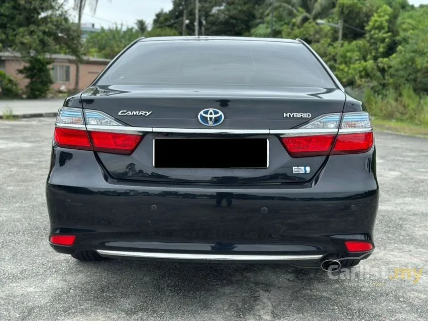 2017 Toyota Camry Hybrid Luxury Sedan