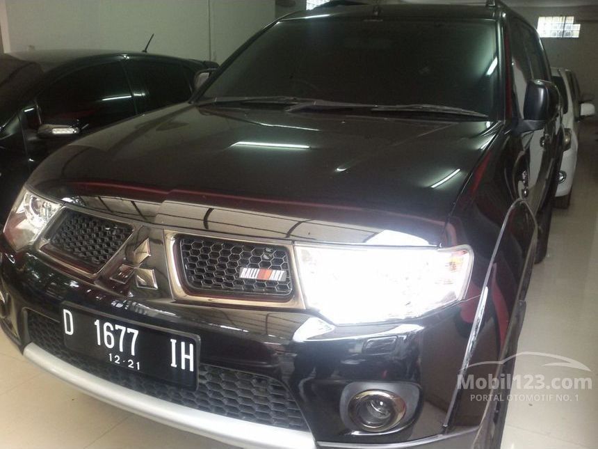 Jual Mobil  Mitsubishi Pajero Sport  2012 Dakar 2 5 di Jawa 