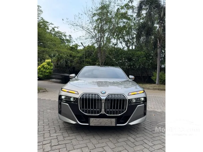 2023 BMW 735i M Sport Sedan