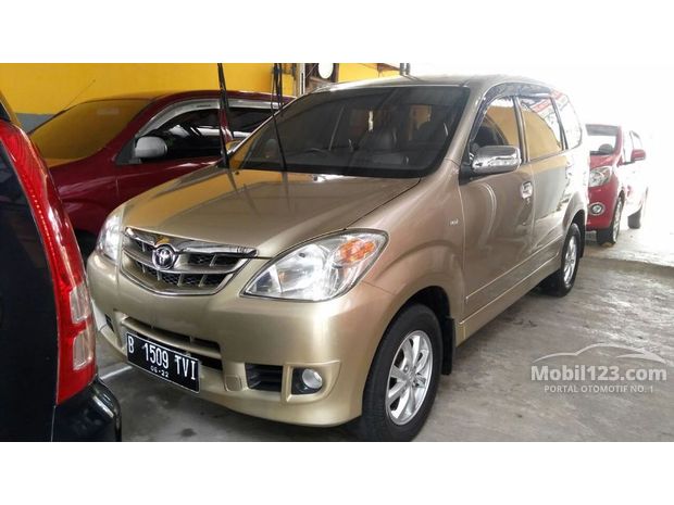 Toyota Avanza Mobil bekas dijual di Jawa-barat Indonesia 