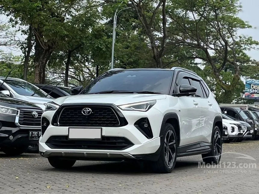 2023 Toyota Yaris Cross S HV (2 Tone) w GR Parts Aero Pkg (Prem Clr) SUV