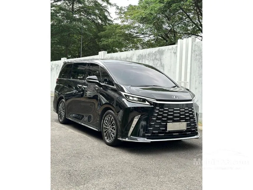 2023 Lexus LM 350h 7 Seater MPV
