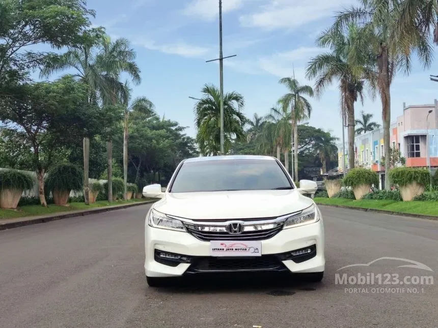 Jual Mobil Honda Accord 2018 VTi