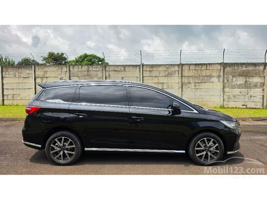 2025 BYD M6 Superior 7 Seater MPV