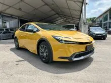 Toyota Prius 2.0 Hatchback Rare Limited Yellow Only 1 unit Ready Stock Full tank can go 1000km