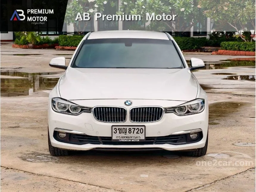 2017 BMW 330e Luxury Sedan