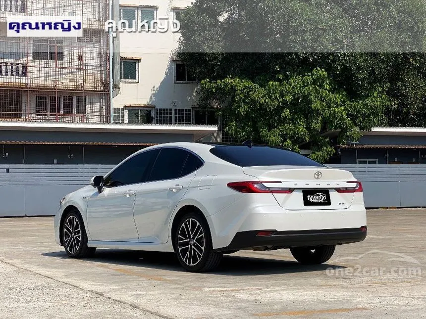 2025 Toyota CAMRY HEV Premium Luxury Sedan