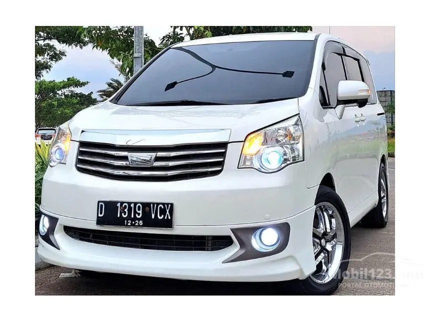 Jual Mobil Toyota NAV1 2013 Luxury V 2.0 di Jawa Barat Automatic MPV Putih Rp 189.000.000