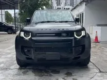 2023 Land Rover Defender 2.0 110 P300 SE SUV, Special Eastnor Dark Edition, Meridian Sound System, HUD, BSM, Apple CarPlay & Android, Air Suspension