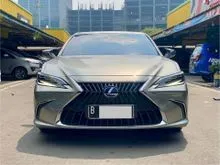 2022 Lexus ES 300h 2.5 Ultra Luxury Sedan