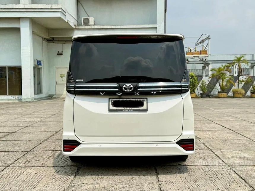 2025 Toyota Voxy (Premium Color) MPV