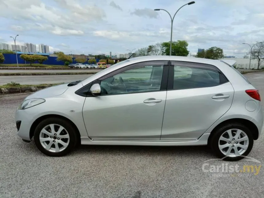 2012 Mazda 2 R Hatchback