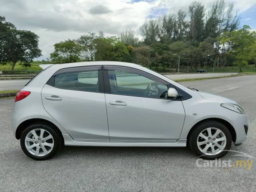 2012 Mazda 2 R Hatchback