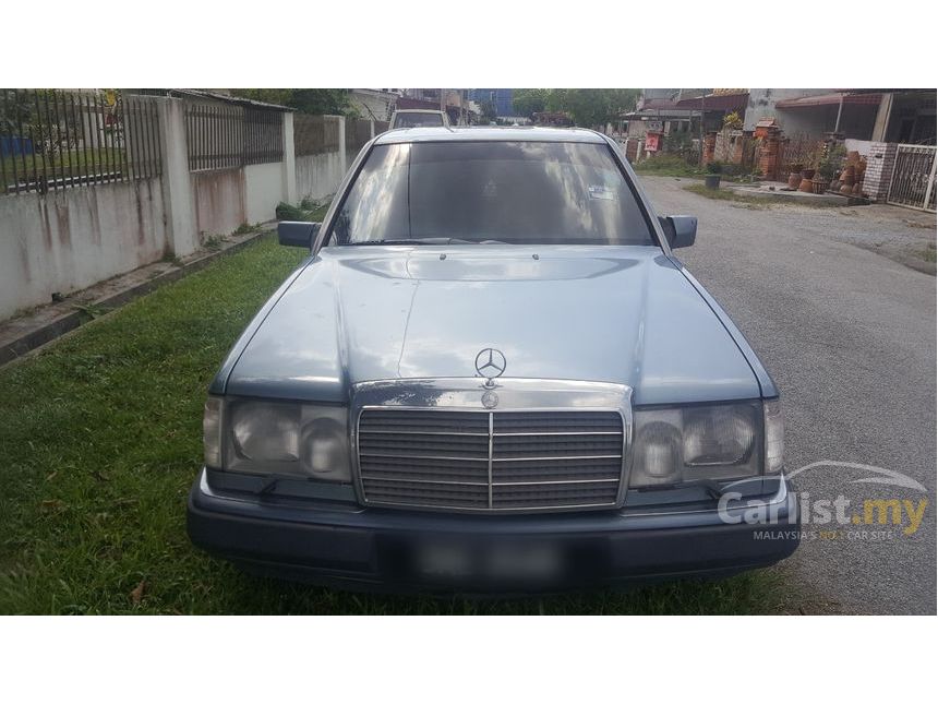 1990 Mercedes-Benz 260E Sedan