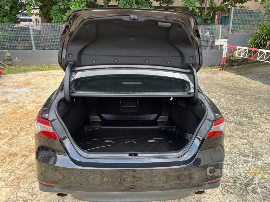 2019 Toyota Camry V Sedan