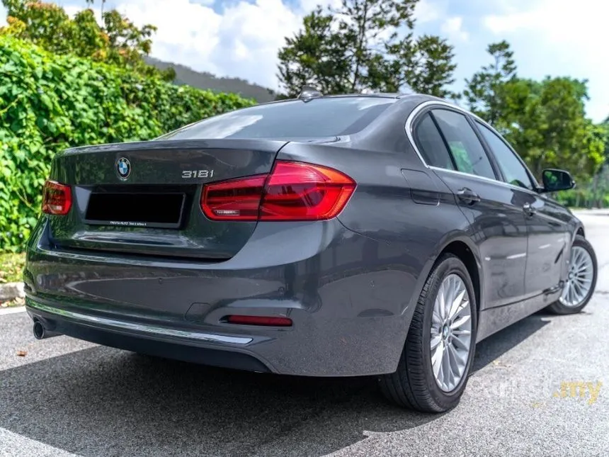2019 BMW 318i Luxury Sedan