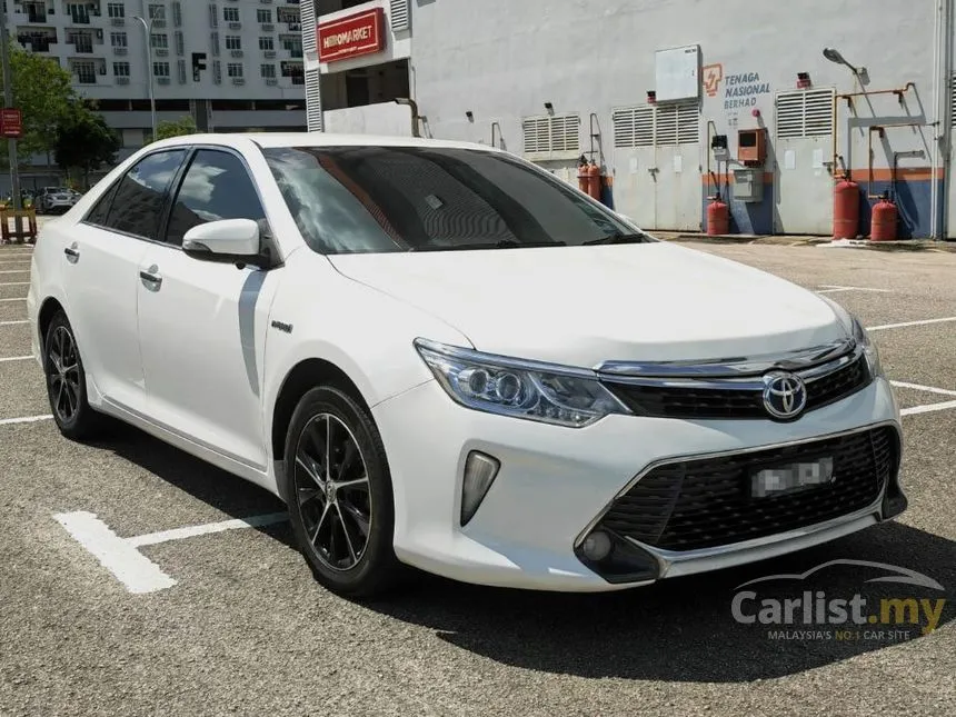 2017 Toyota Camry Hybrid Luxury Sedan