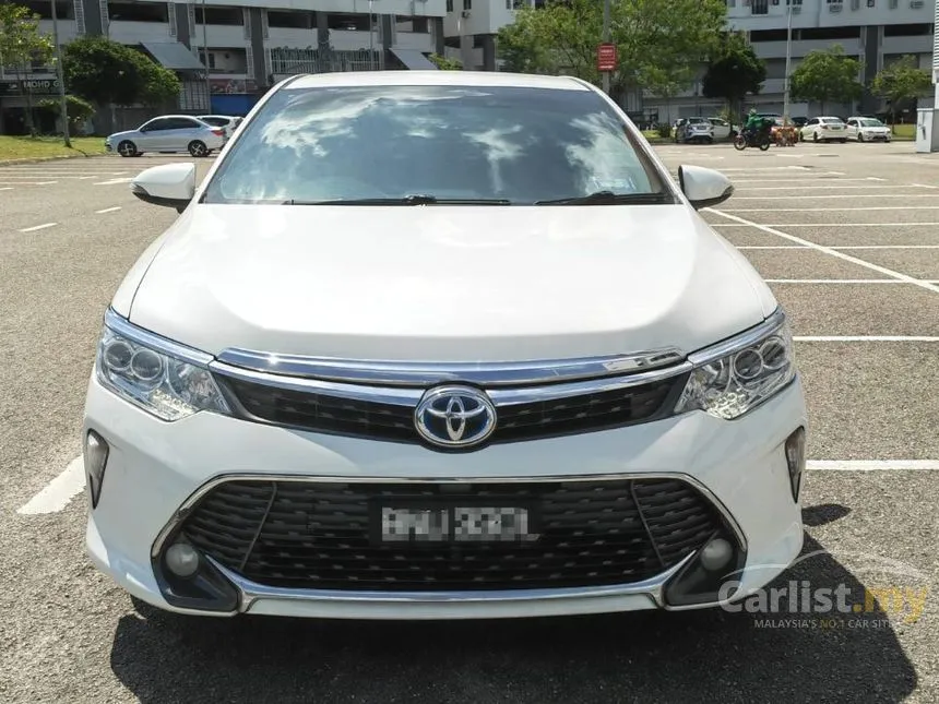 2017 Toyota Camry Hybrid Luxury Sedan