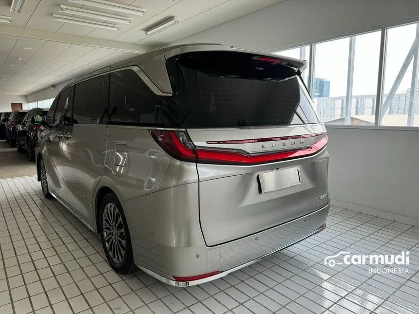 2024 Lexus LM 350h 4 Seater MPV