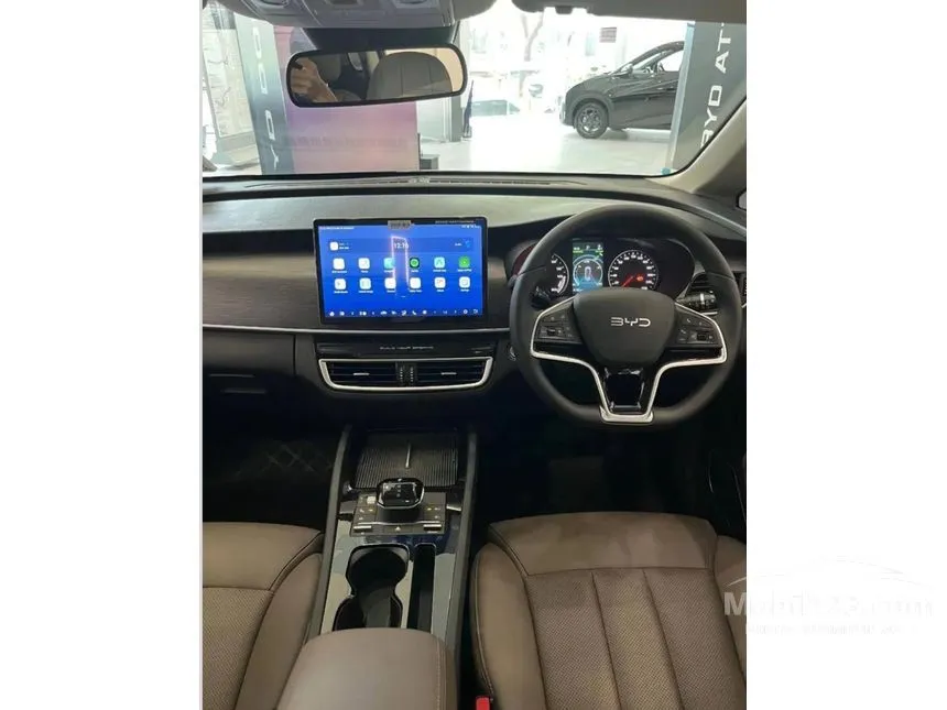 2025 BYD M6 Superior Captain 6-seater MPV