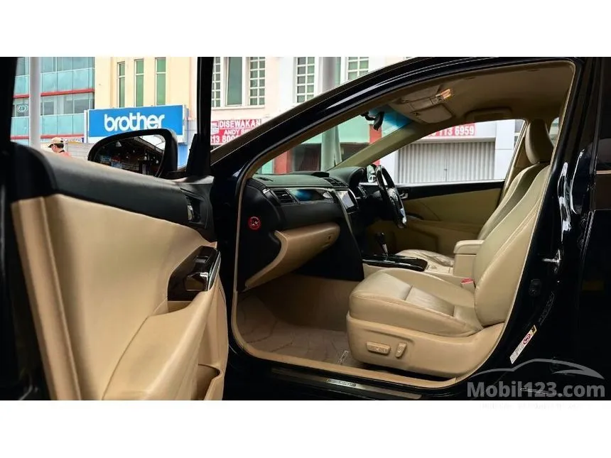 2016 Toyota Camry V Sedan