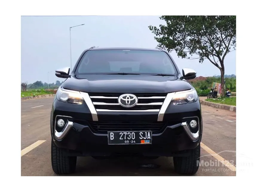 Jual Mobil Toyota Fortuner 2019 VRZ 2.4 di Banten Automatic SUV Hitam Rp 400.000.000