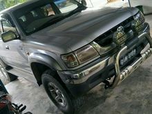 2004 Toyota Hilux 2.5 SR Turbo Pickup Truck