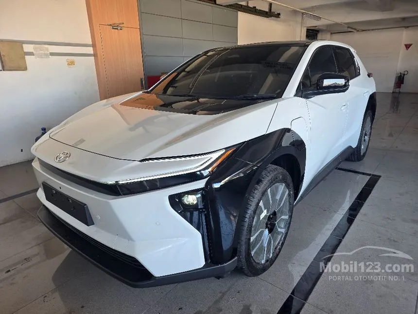2026 Toyota BZ4X (2 Tone) SUV