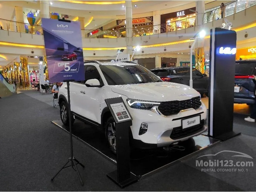 Jual Mobil KIA Sonet 2023 Premiere 1.5 di Jawa Barat Automatic Wagon Putih Rp 297.000.000