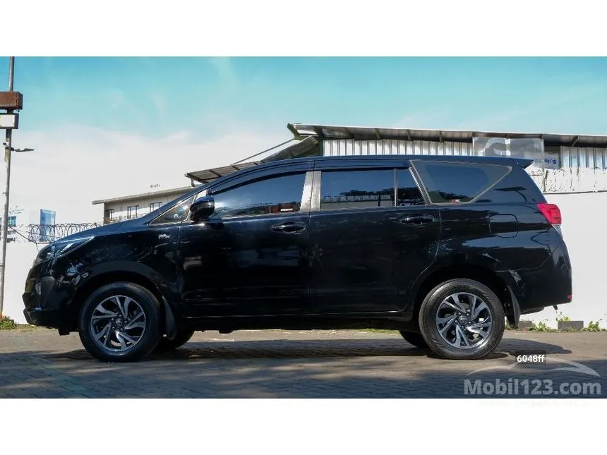 2022 Toyota Kijang Innova V Luxury MPV