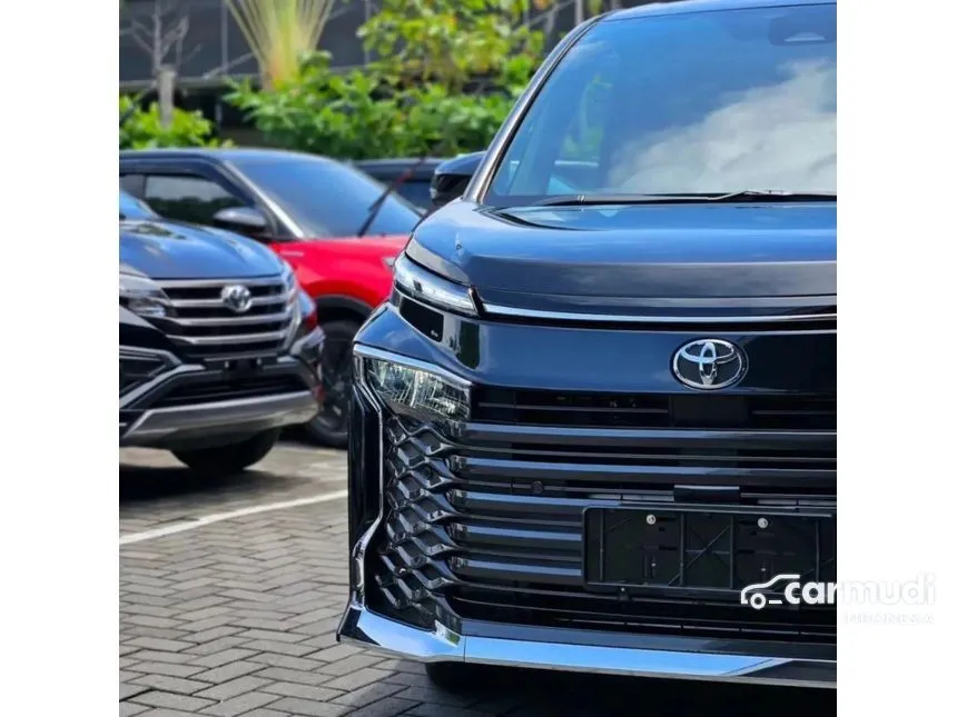2025 Toyota Voxy (Premium Color) MPV