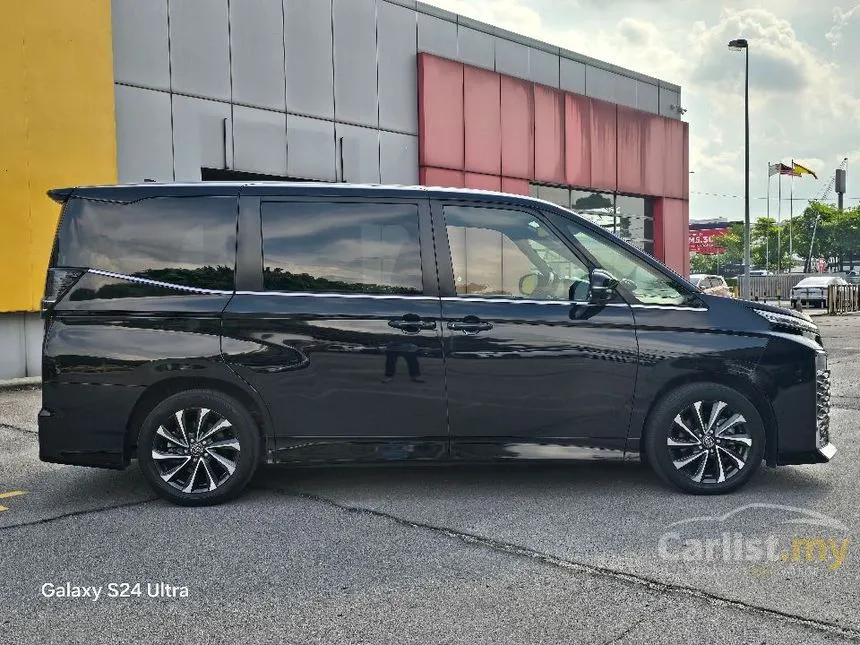 2022 Toyota Voxy S-Z MPV
